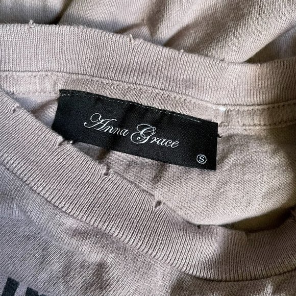 *Anna grace grey graphic t-shirt - Picture 2 of 2
